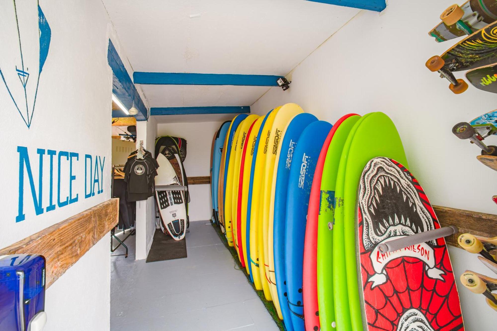 H.A.N.D Surf Hostel Langre  Luaran gambar